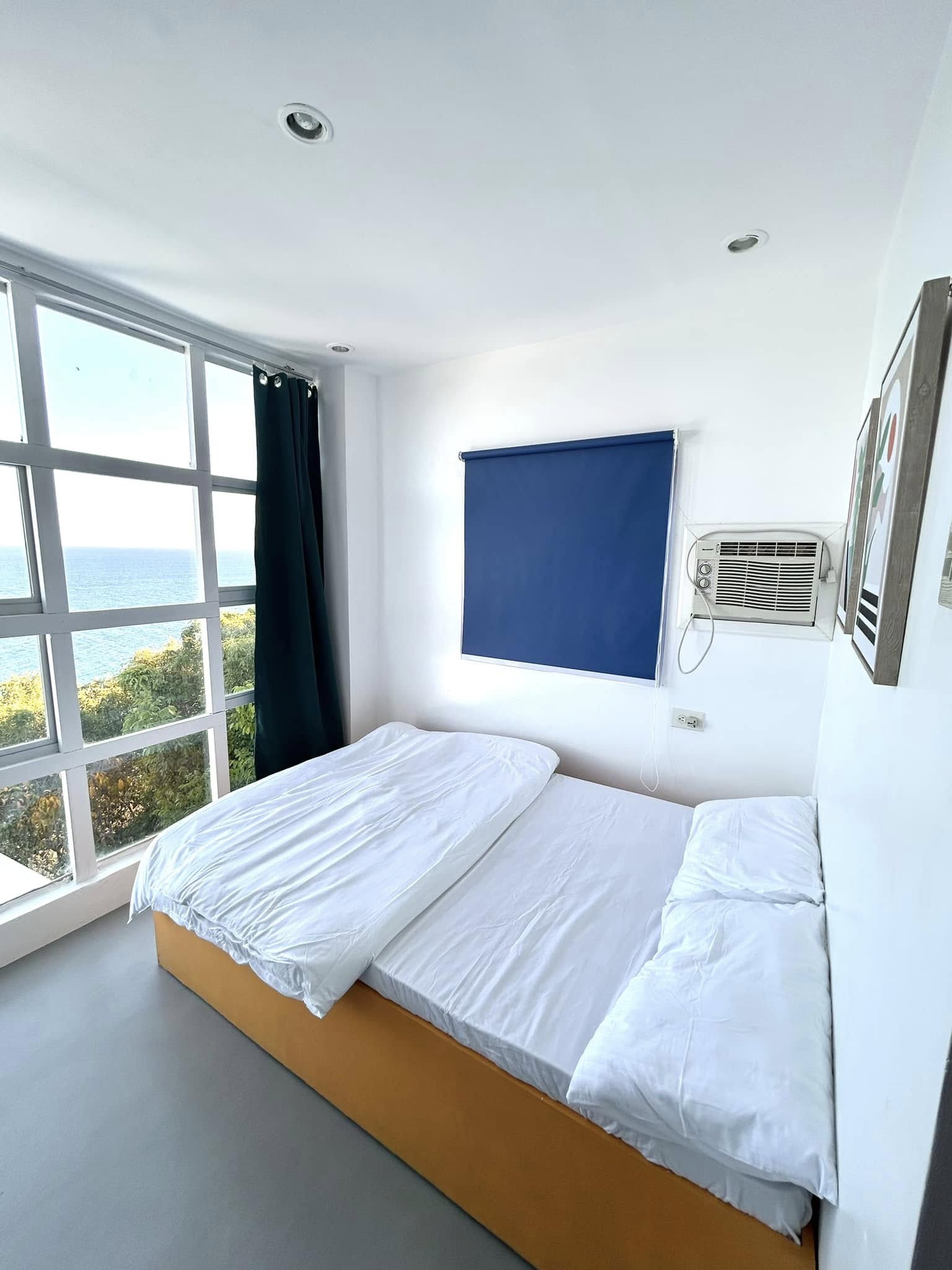 Big Villa twin bedroom